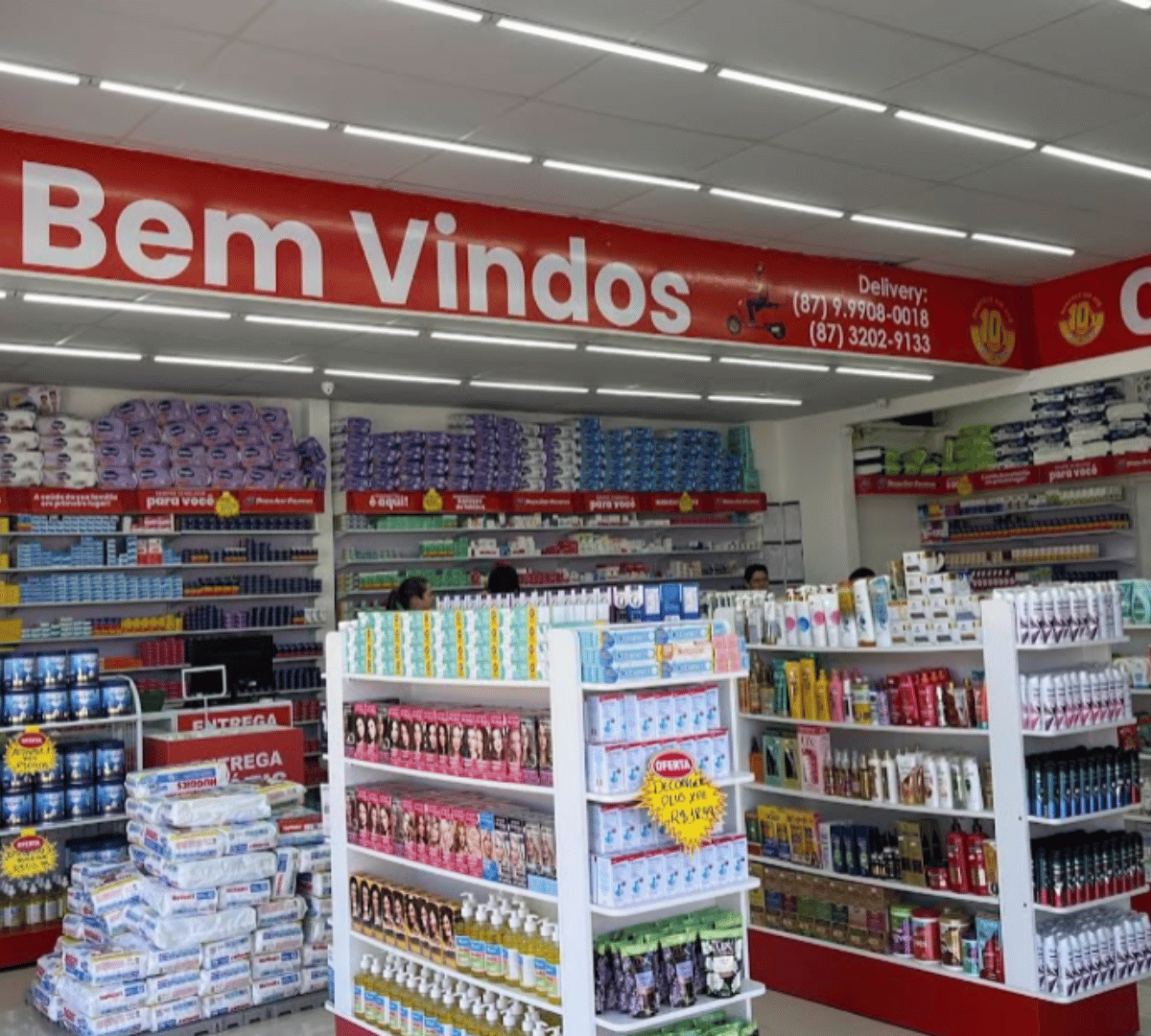 Corredor com ampla variedade de produtos de saúde e bem-estar